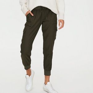 ARITZIA Lightweight Cargo Jogger - Size Medium